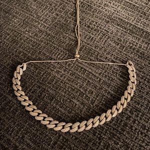 Silver crystal choked necklace